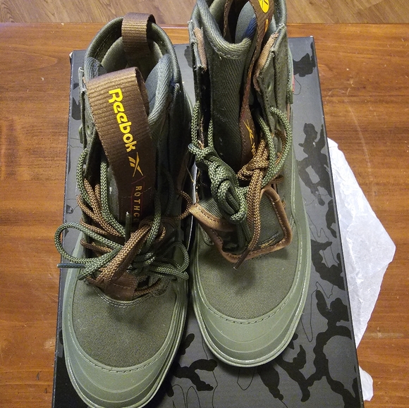 Reebok Boots - Picture 1 of 8